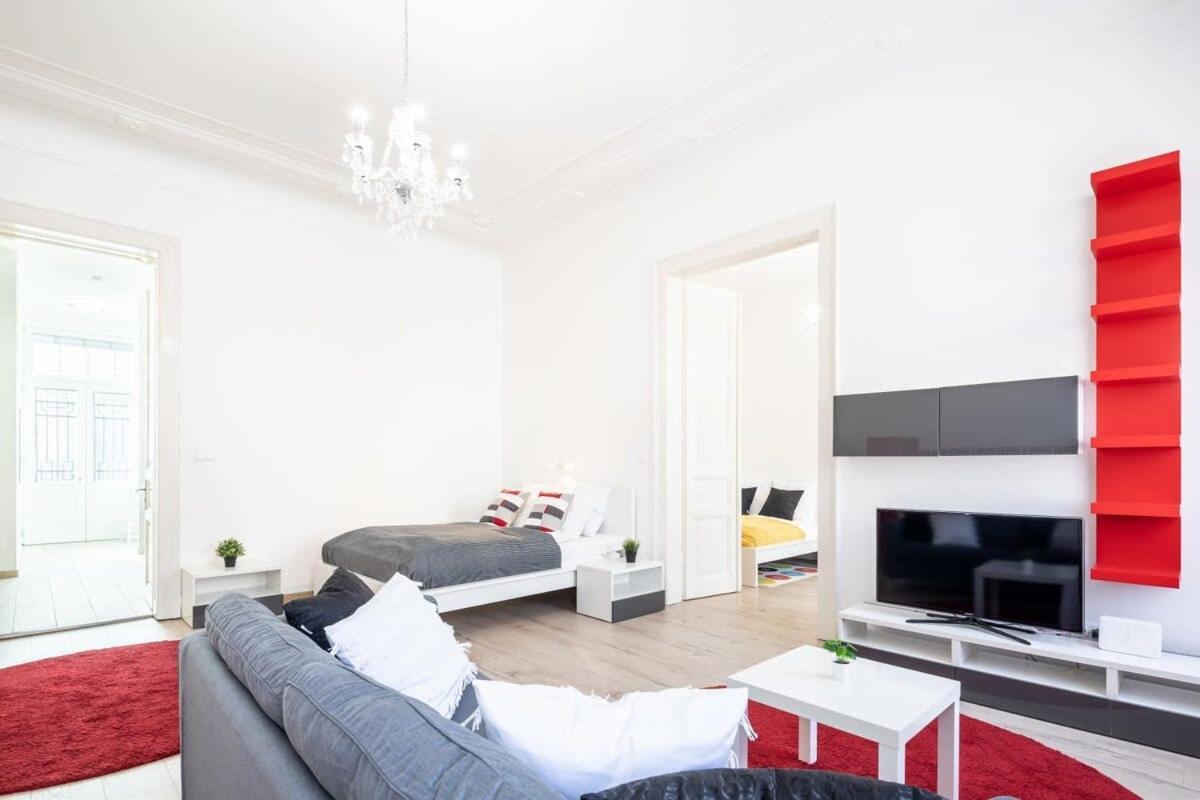 Bright & Large Apartment At Top Location Budapeste Exterior foto
