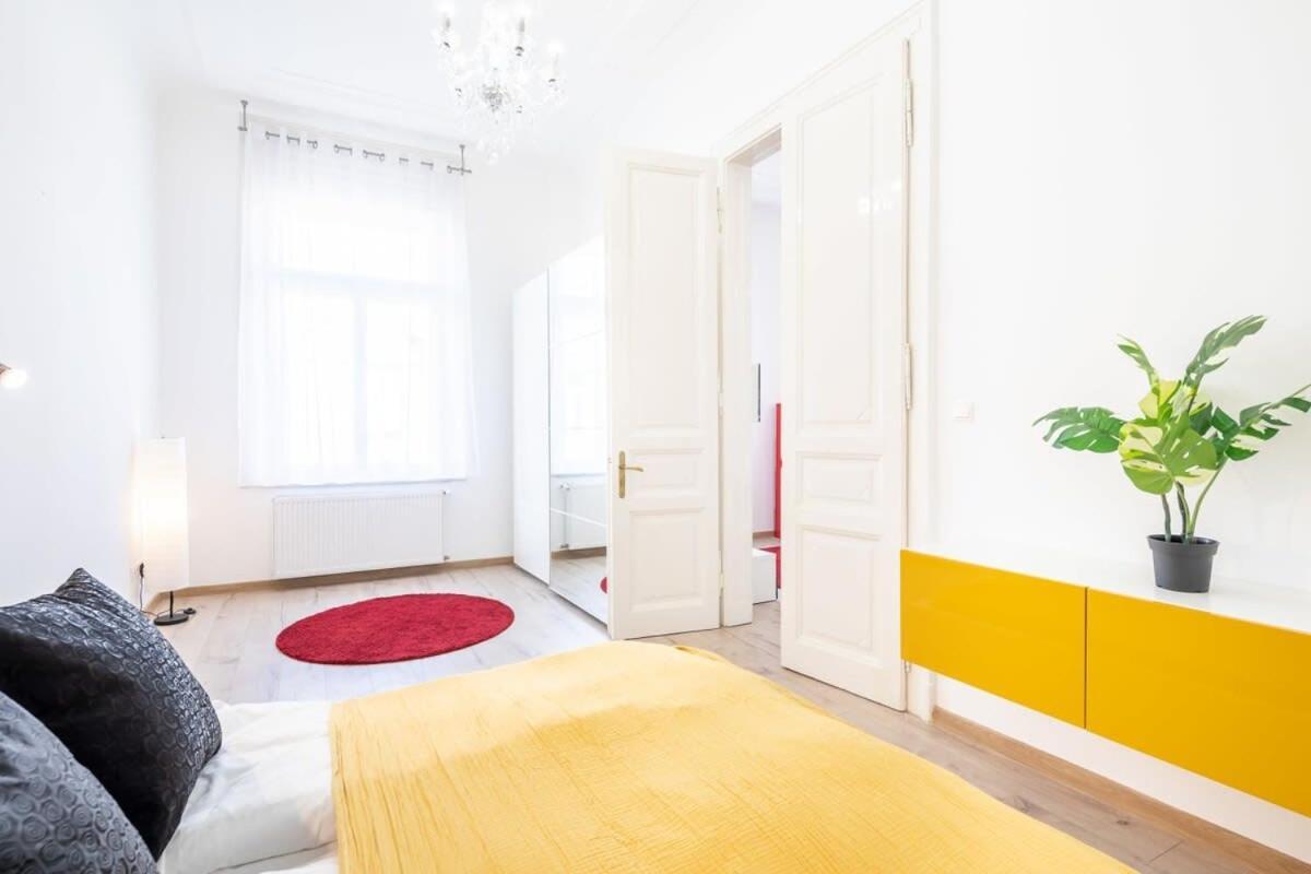 Bright & Large Apartment At Top Location Budapeste Exterior foto