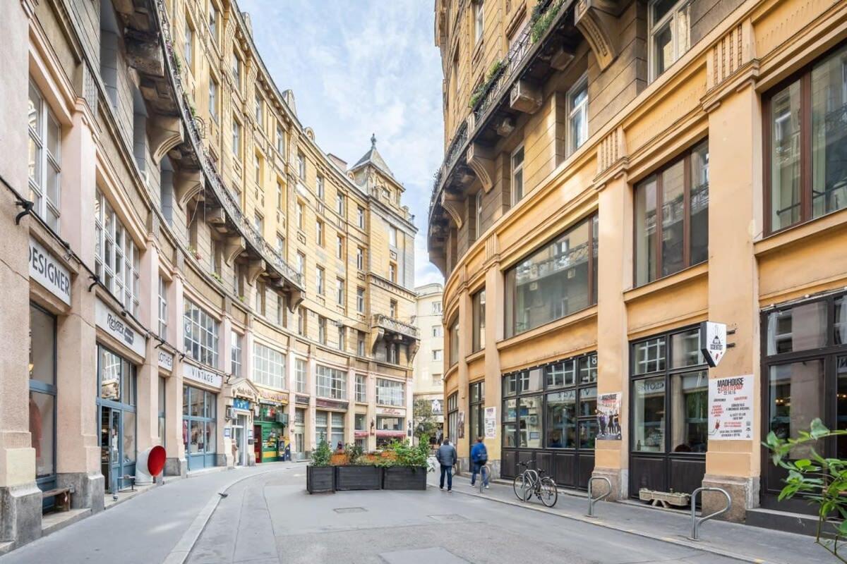 Bright & Large Apartment At Top Location Budapeste Exterior foto