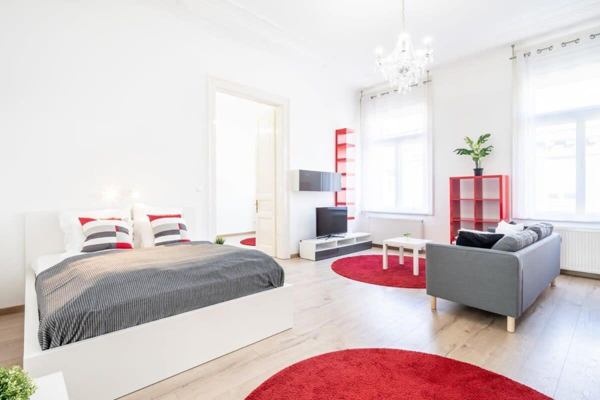 Bright & Large Apartment At Top Location Budapeste Exterior foto